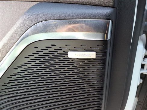 Used 2025 GMC Acadia Elevation image 11