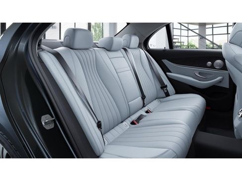 Used 2023 Mercedes-Benz E 450 4MATIC Sedan image 5