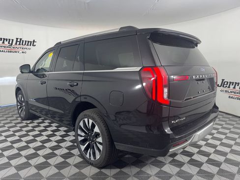 Used 2025 Ford Expedition Platinum w/ Driver's Package AWD/4WD image 9