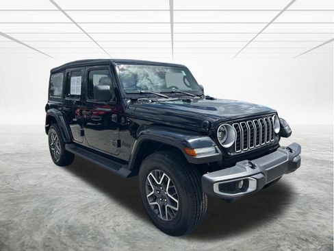 Used 2025 Jeep Wrangler Unlimited Sahara AWD/4WD image 2