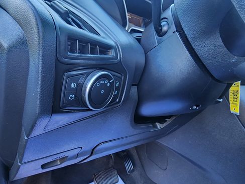 Used 2018 Ford Focus SE w/ SE Appearance Package image 36