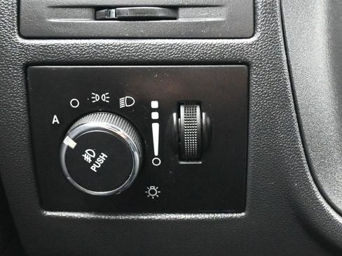 Used 2012 Dodge Challenger R/T image 18