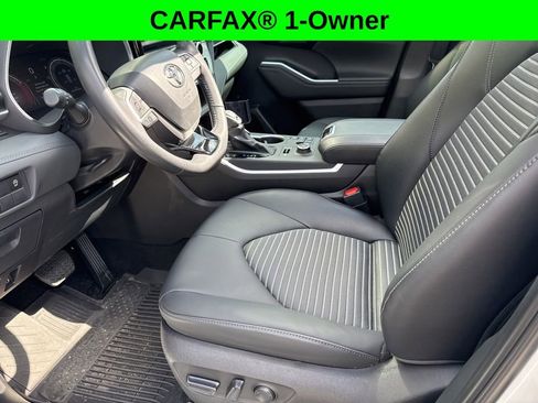 Used 2025 Toyota Highlander XSE image 3
