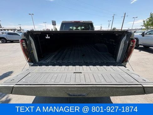 Used 2025 GMC Sierra 3500 AT4 w/ AT4 Premium Plus Package AWD/4WD image 9