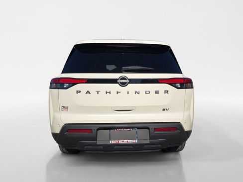 Used 2024 Nissan Pathfinder SV image 4