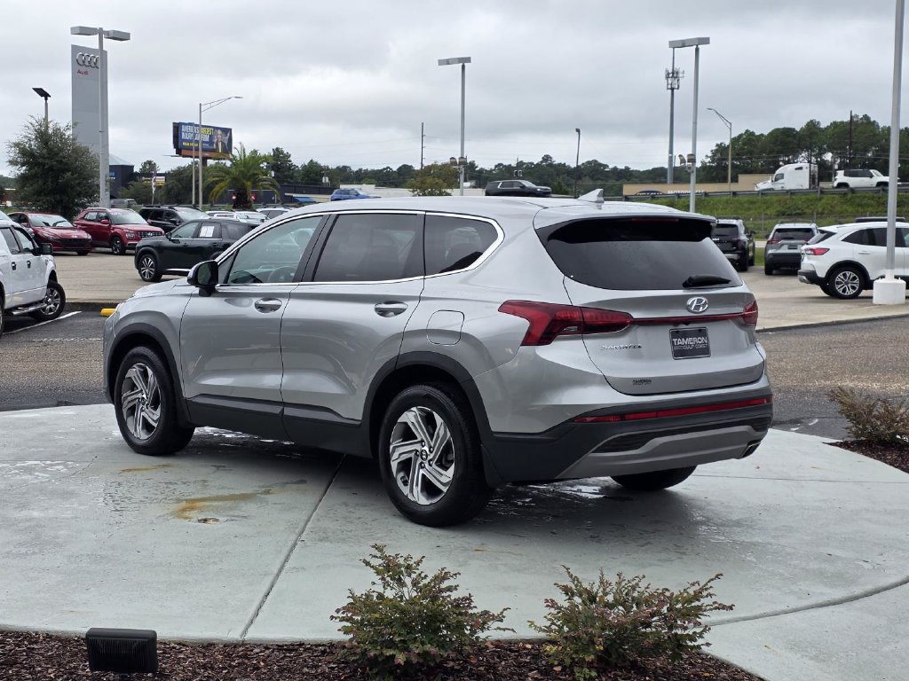 Used 2021 Hyundai Santa Fe SE FWD image 4