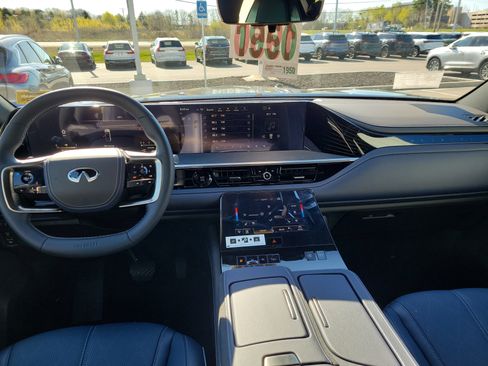 Used 2026 INFINITI QX80 4WD image 3