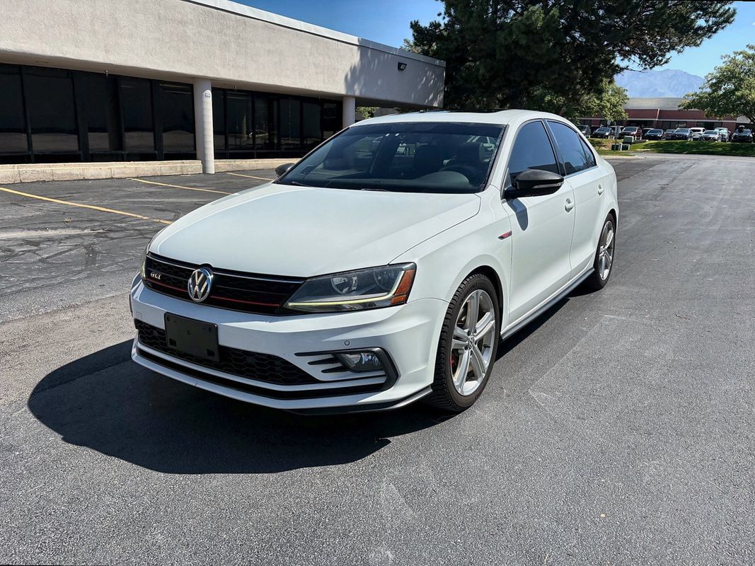 Used 2017 Volkswagen Jetta GLI FWD image 1