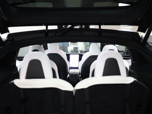Used 2020 Tesla Model X image 52