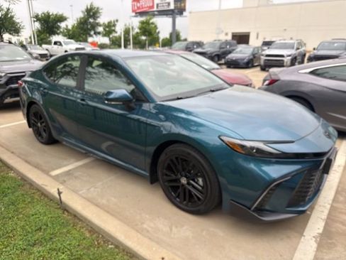 Used 2026 Toyota Camry SE w/ Convenience Package image 2