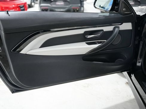 Used 2018 BMW M4 Coupe RWD image 30