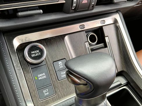 Used 2024 Lexus GX 550 w/ Accessory Package (2T) AWD/4WD image 28