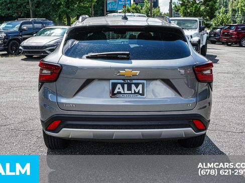 Used 2025 Chevrolet Trax LT FWD image 10