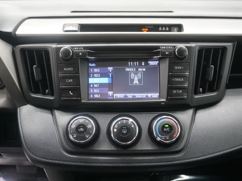 Used 2018 Toyota RAV4 LE FWD image 18