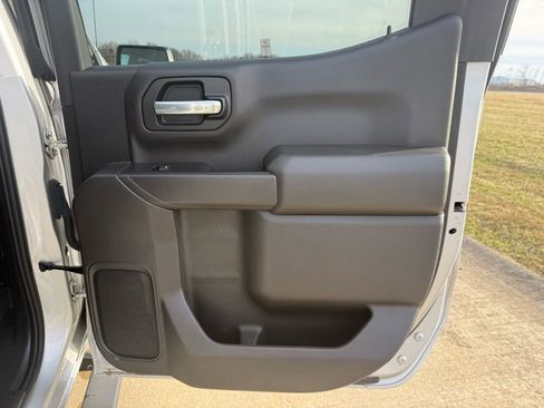 Used 2021 Chevrolet Silverado 1500 LT image 16