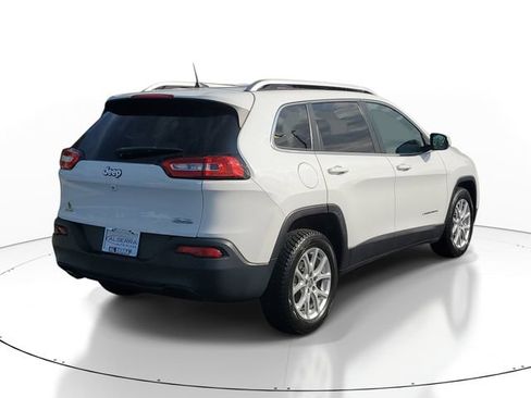 Used 2016 Jeep Cherokee Latitude w/ Safety/Convenience Group FWD image 4