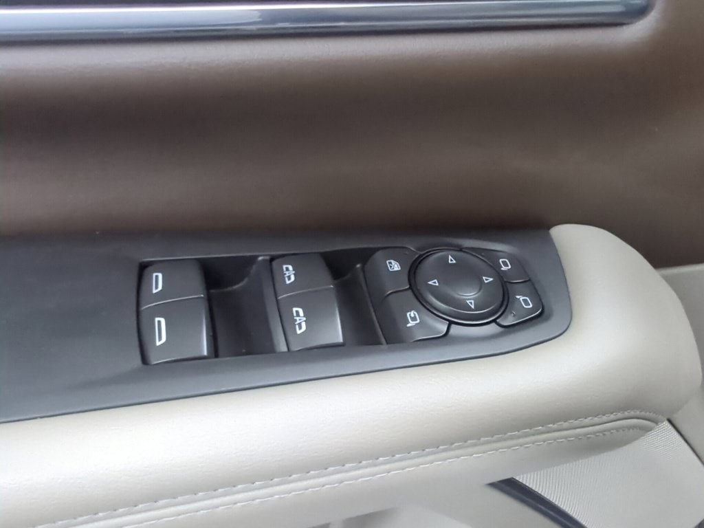 Used 2025 GMC Yukon Elevation AWD/4WD image 13