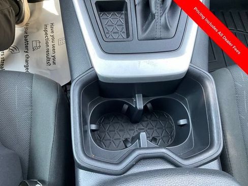 Used 2025 Toyota RAV4 XLE FWD image 17
