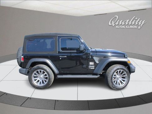 Used 2020 Jeep Wrangler Sport AWD/4WD image 3