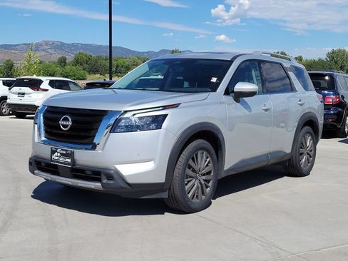 Used 2025 Nissan Pathfinder SL w/ SL Premium Package AWD/4WD image 1