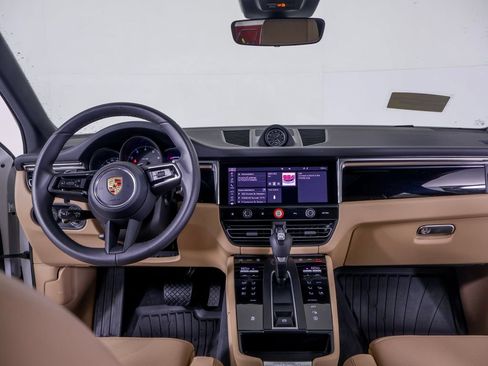 Certified 2026 Porsche Macan AWD/4WD image 7