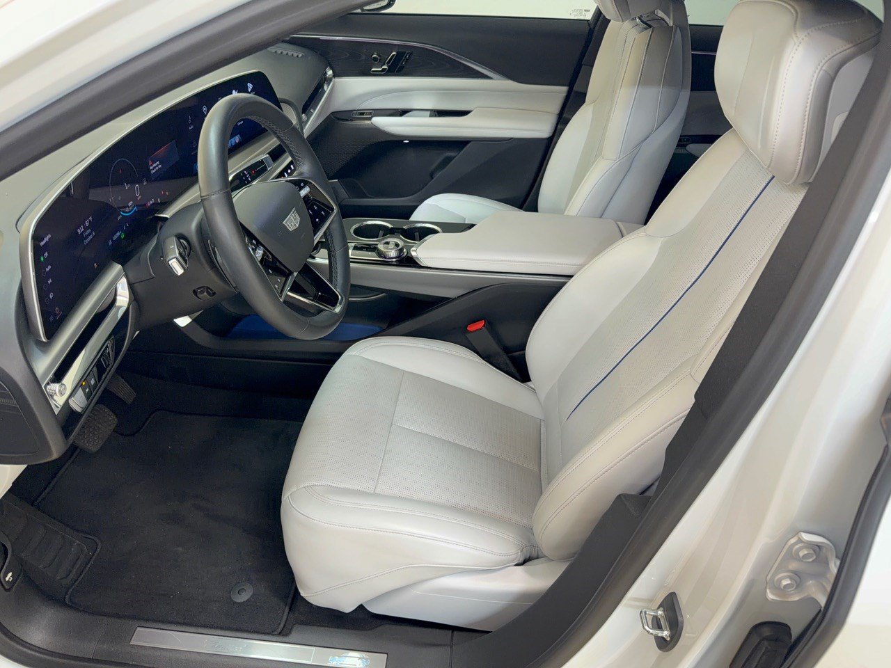 Certified 2024 Cadillac Lyriq Sport w/ LPO, Floor Liner Package AWD/4WD image 5