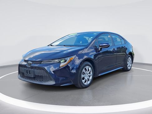 Used 2020 Toyota Corolla LE FWD image 1