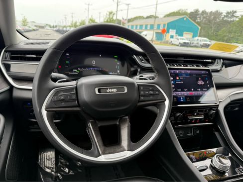 Used 2023 Jeep Grand Cherokee 4WD 4xe image 16