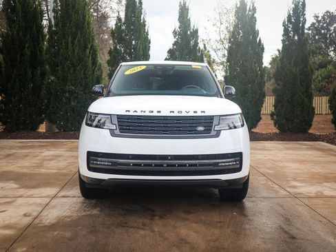 Used 2025 Land Rover Range Rover Autobiography image 3
