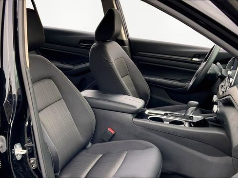 Used 2024 Nissan Altima 2.5 SV image 19