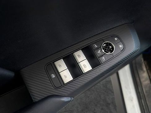 Used 2024 Mitsubishi Outlander 4WD Plug-In Hybrid image 22