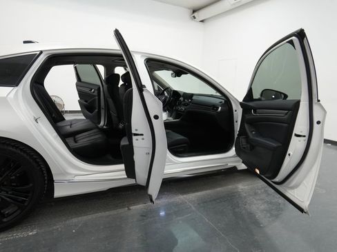 Used 2018 Honda Accord Touring image 27