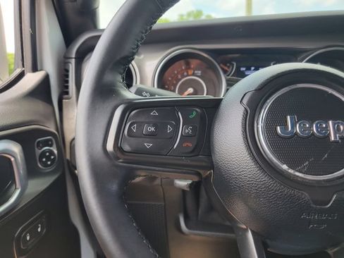 Used 2021 Jeep Gladiator Sport AWD/4WD image 12