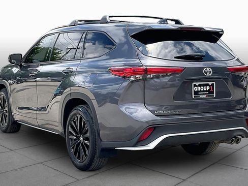 Used 2023 Toyota Highlander XSE FWD image 12