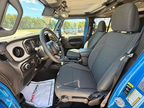 Used 2025 Jeep Wrangler Unlimited Sport AWD/4WD image 12