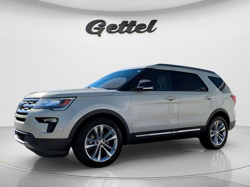 Used 2018 Ford Explorer XLT w/ Equipment Group 202A image 2