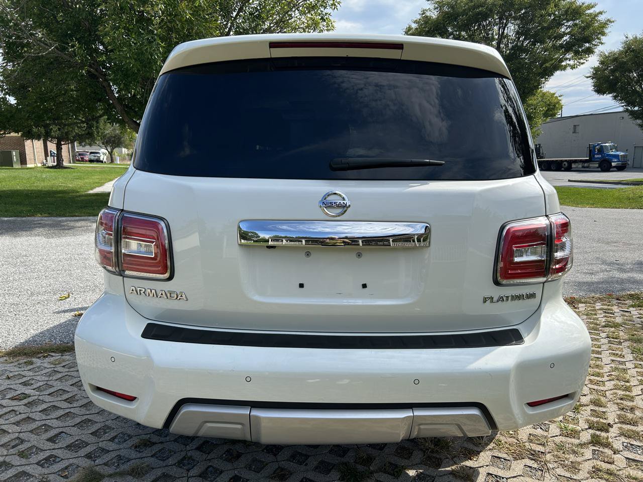 Used 2017 Nissan Armada Platinum w/ Interior Lighting Package AWD/4WD image 6
