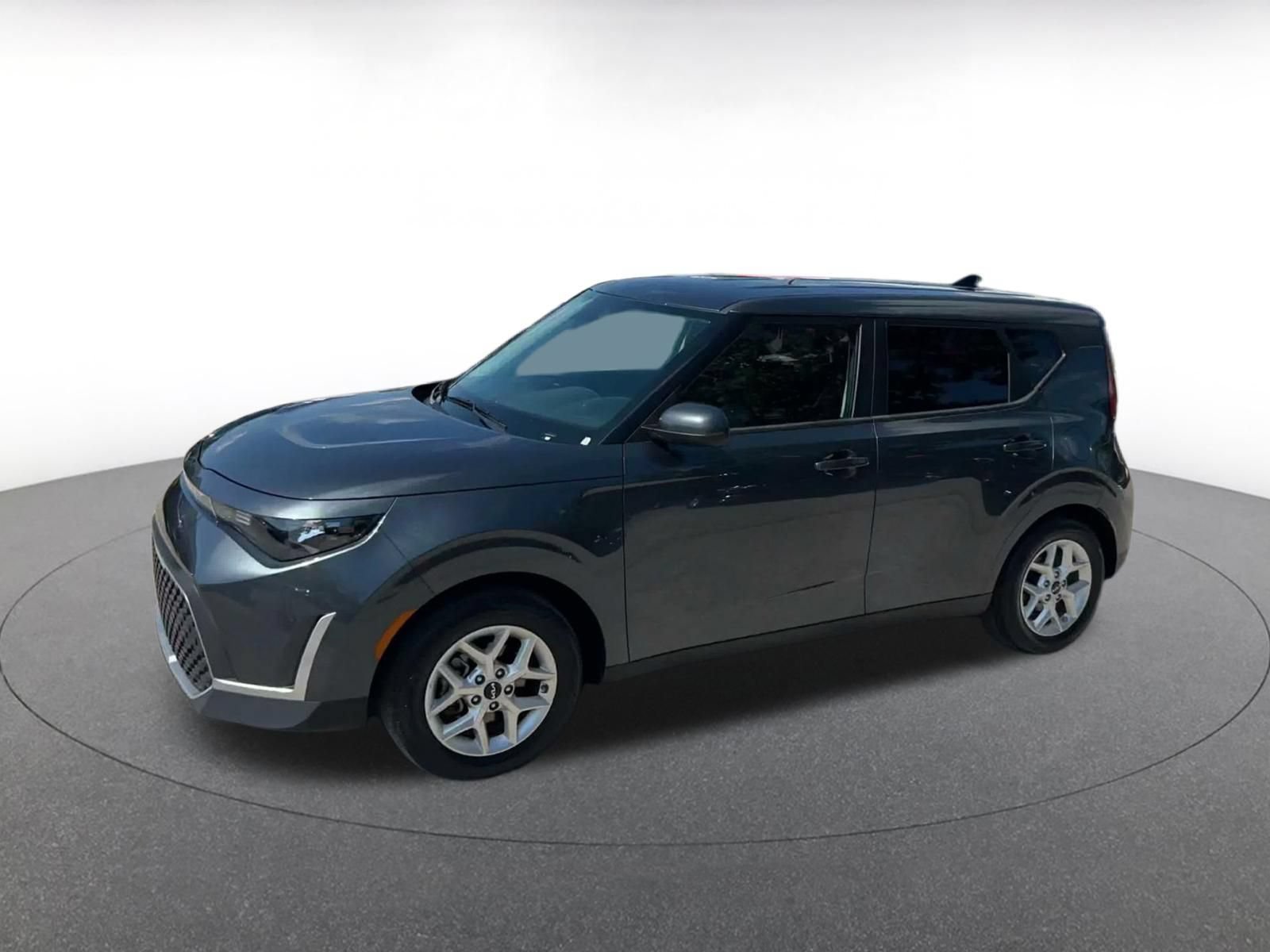 Used 2025 Kia Soul LX w/ LX Technology Package FWD image 7