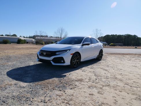 Used 2018 Honda Civic Sport Touring image 7