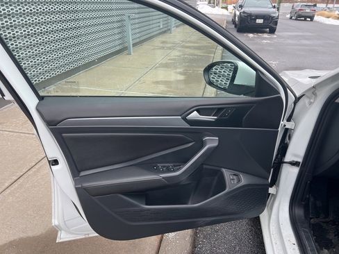 Used 2023 Volkswagen Jetta SE w/ Panoramic Sunroof Package image 53