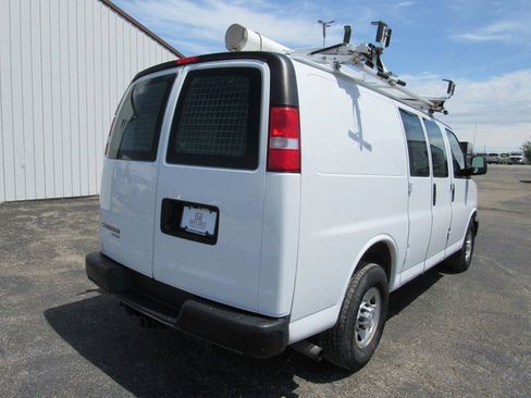 Used 2016 Chevrolet Express 2500 RWD image 3