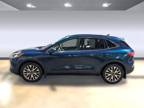 Used 2020 Ford Escape Titanium image 2