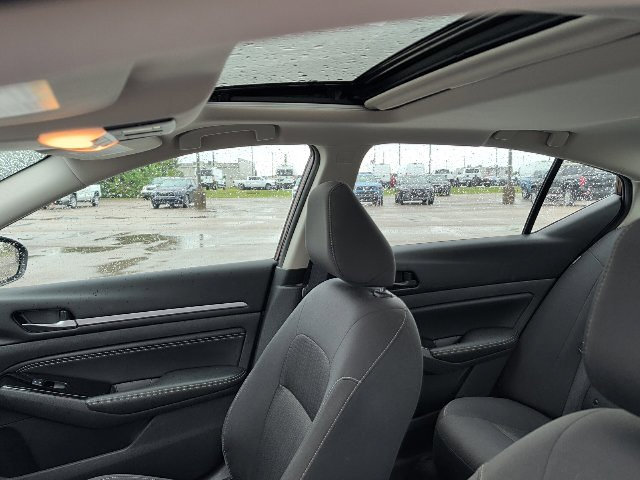Used 2023 Nissan Altima 2.5 SV w/ SV Premium Package FWD image 14