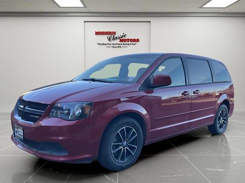 Used 2016 Dodge Grand Caravan SE image 3