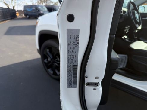 Used 2020 Jeep Compass Latitude image 27