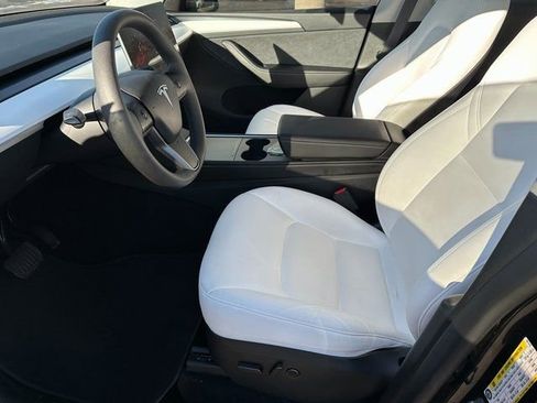 Used 2023 Tesla Model Y Long Range image 21