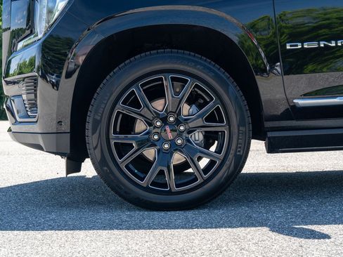 Used 2024 GMC Yukon Denali w/ Advanced Technology Package AWD/4WD image 10