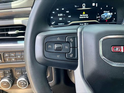 Used 2023 GMC Yukon XL SLT w/ SLT Luxury Package AWD/4WD image 24