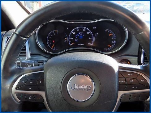 Certified 2022 Jeep Grand Cherokee Laredo X image 12