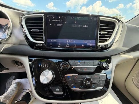 Used 2024 Chrysler Pacifica Touring-L FWD image 32